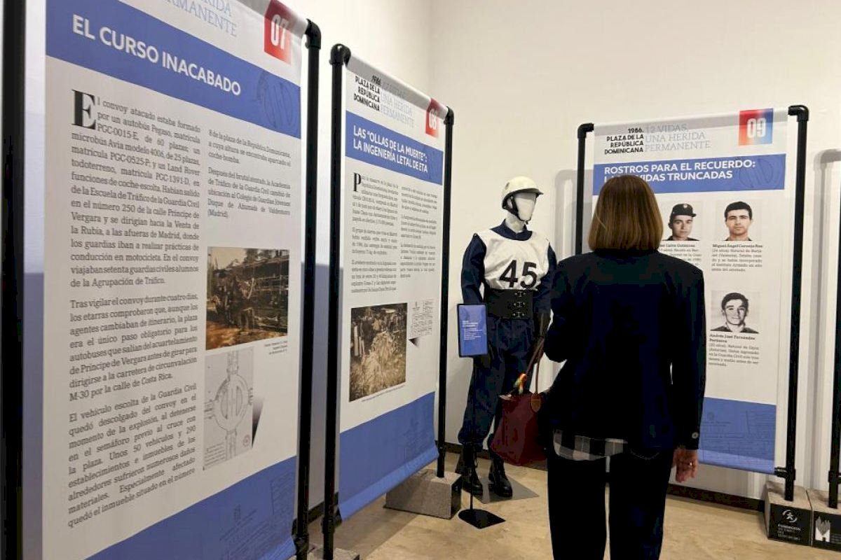 Justicia y la Fundación de Víctimas del Terrorismo presentan en Elche una exposición por los guardias civiles asesinados por ETA en Madrid